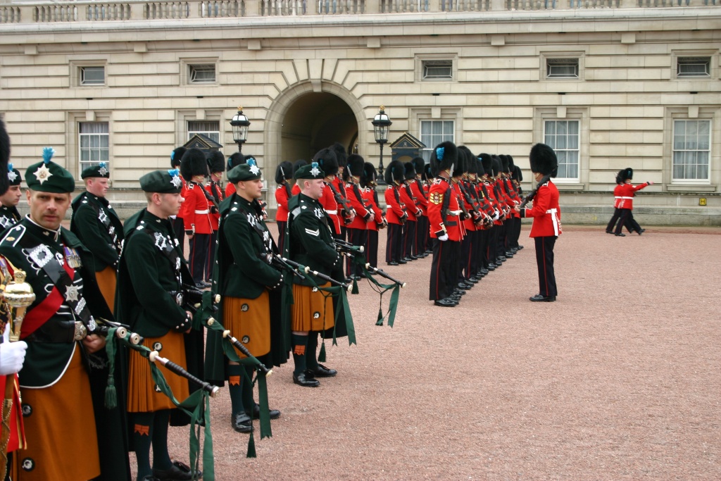 2005-09-10-London-110-changing-of-the-Guards.JPG
