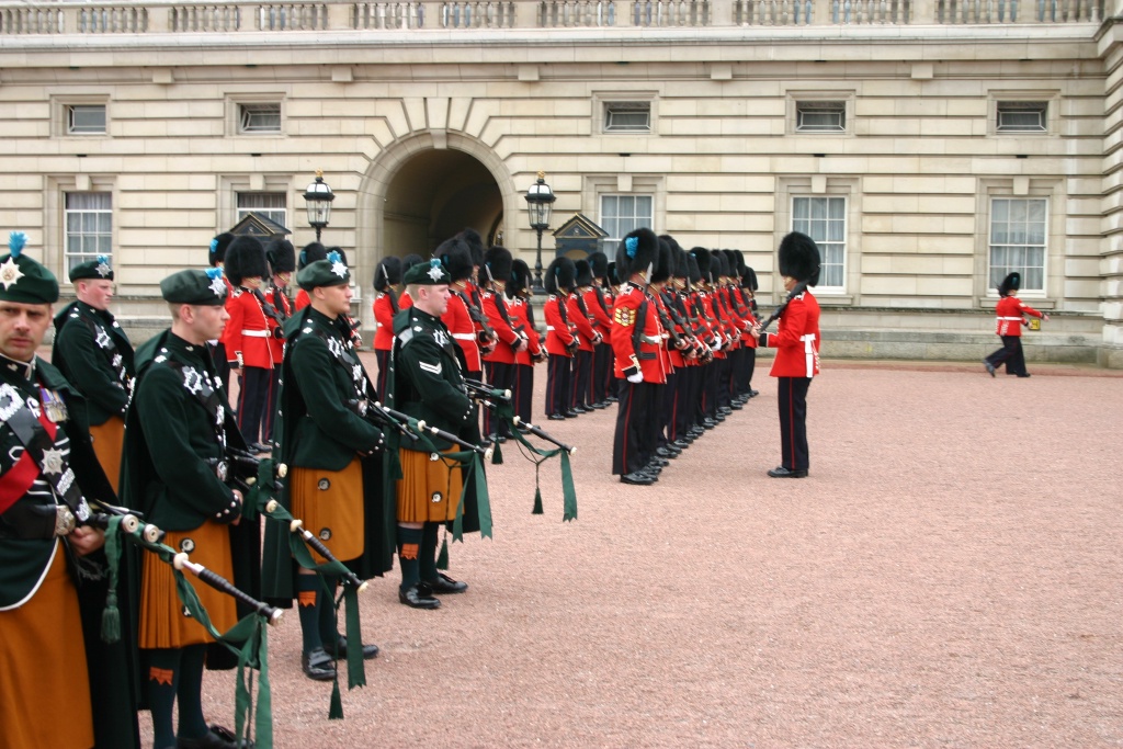 2005-09-10-London-111-changing-of-the-Guards.JPG