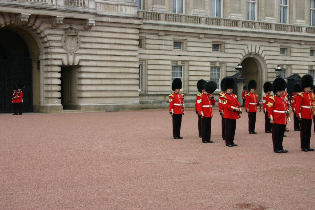 2005-09-10-London-112-changing-of-the-Guards.JPG