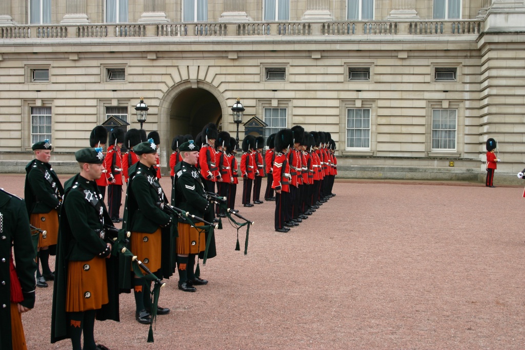 2005-09-10-London-115-changing-of-the-Guards.JPG