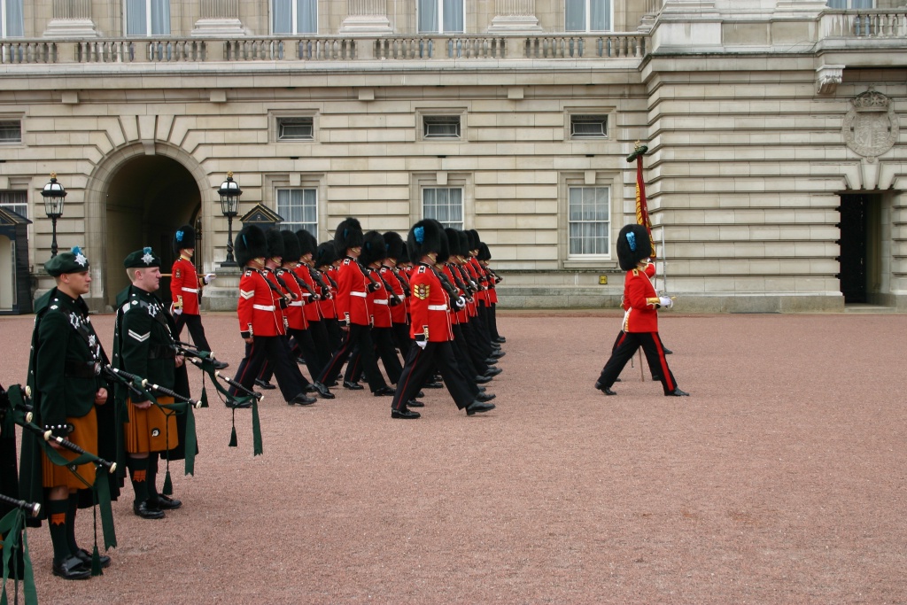 2005-09-10-London-118-changing-of-the-Guards.JPG