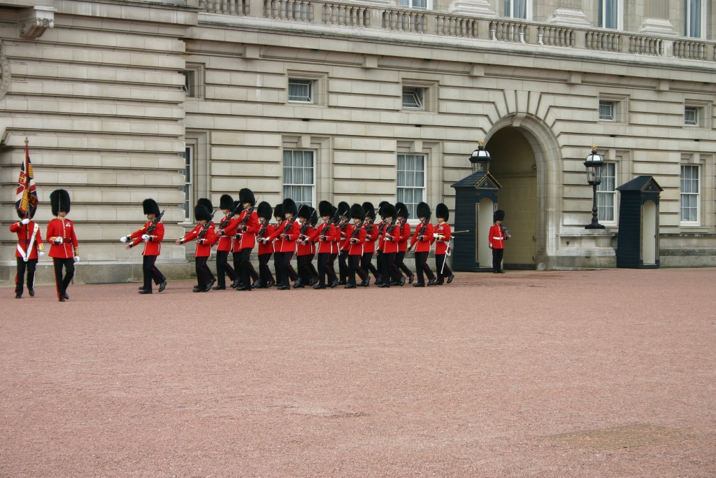 2005-09-10-London-137-changing-of-the-Guards.JPG