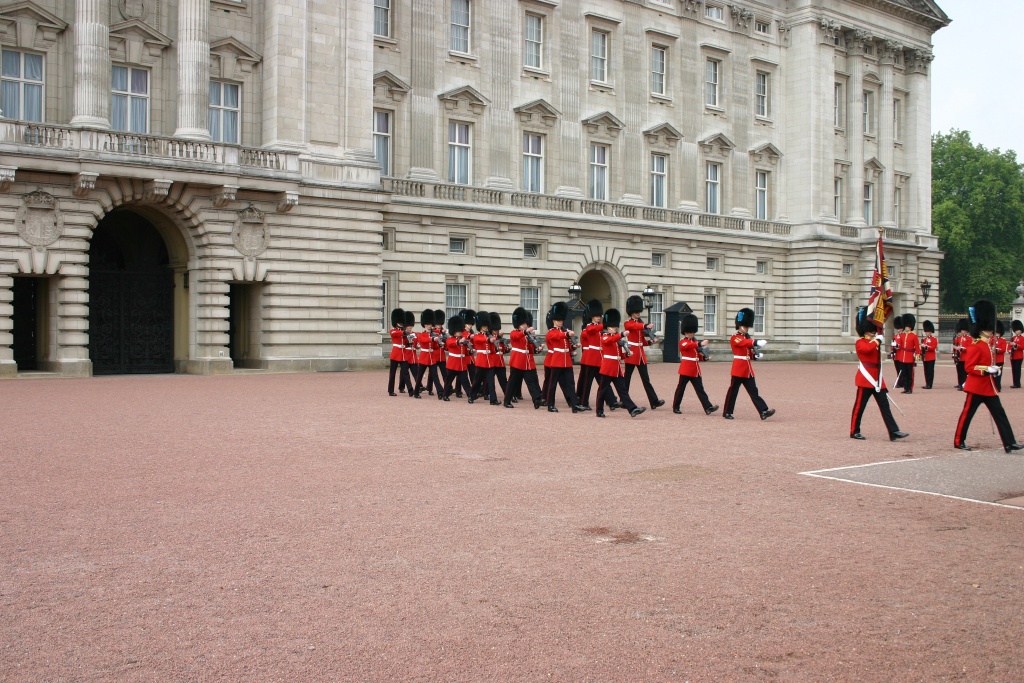 2005-09-10-London-142-changing-of-the-Guards.JPG