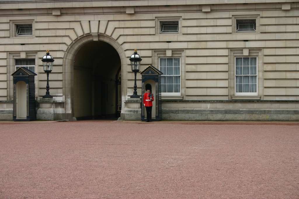 2005-09-10-London-147-changing-of-the-Guards.JPG