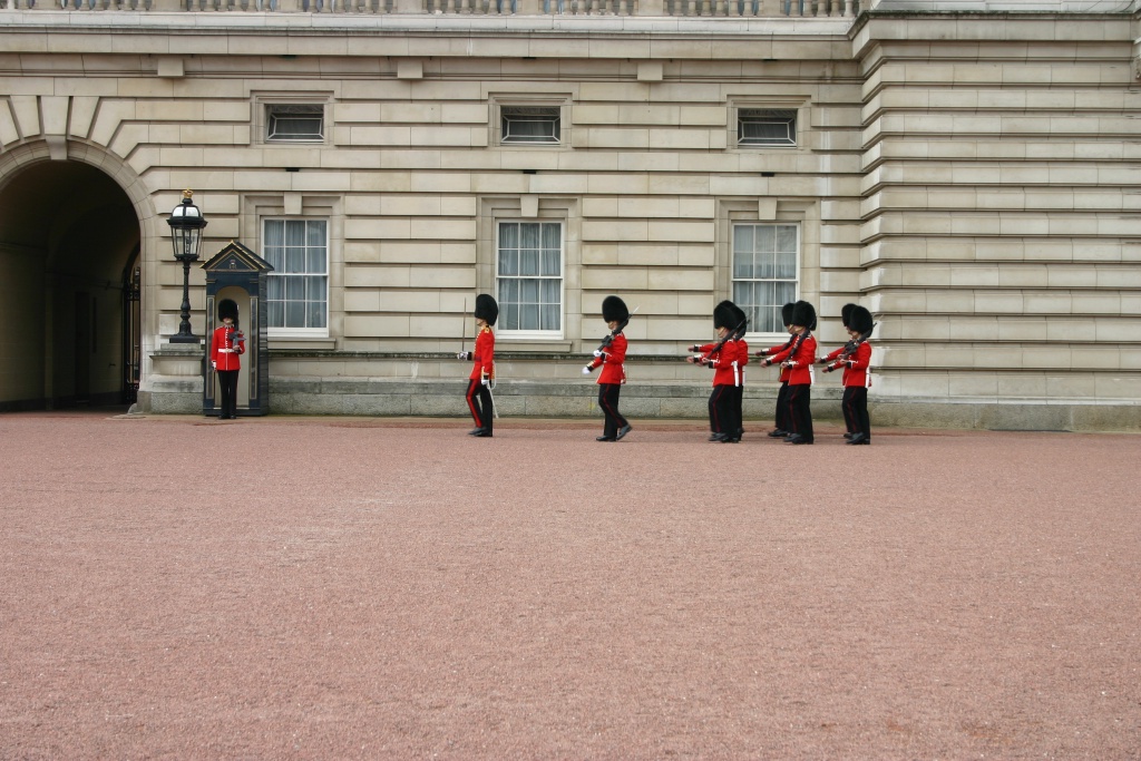 2005-09-10-London-149-changing-of-the-Guards.JPG