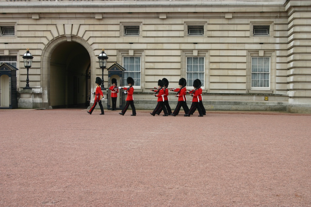2005-09-10-London-151-changing-of-the-Guards.JPG