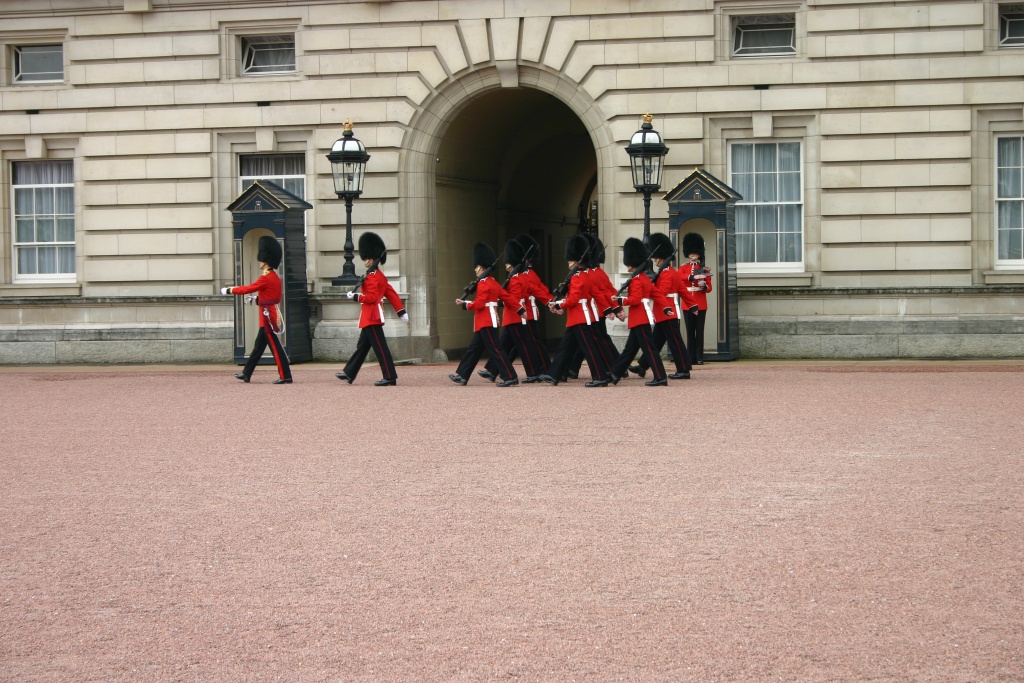 2005-09-10-London-152-changing-of-the-Guards.JPG