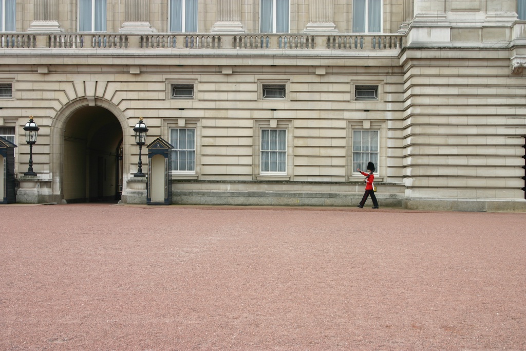 2005-09-10-London-154-changing-of-the-Guards.JPG