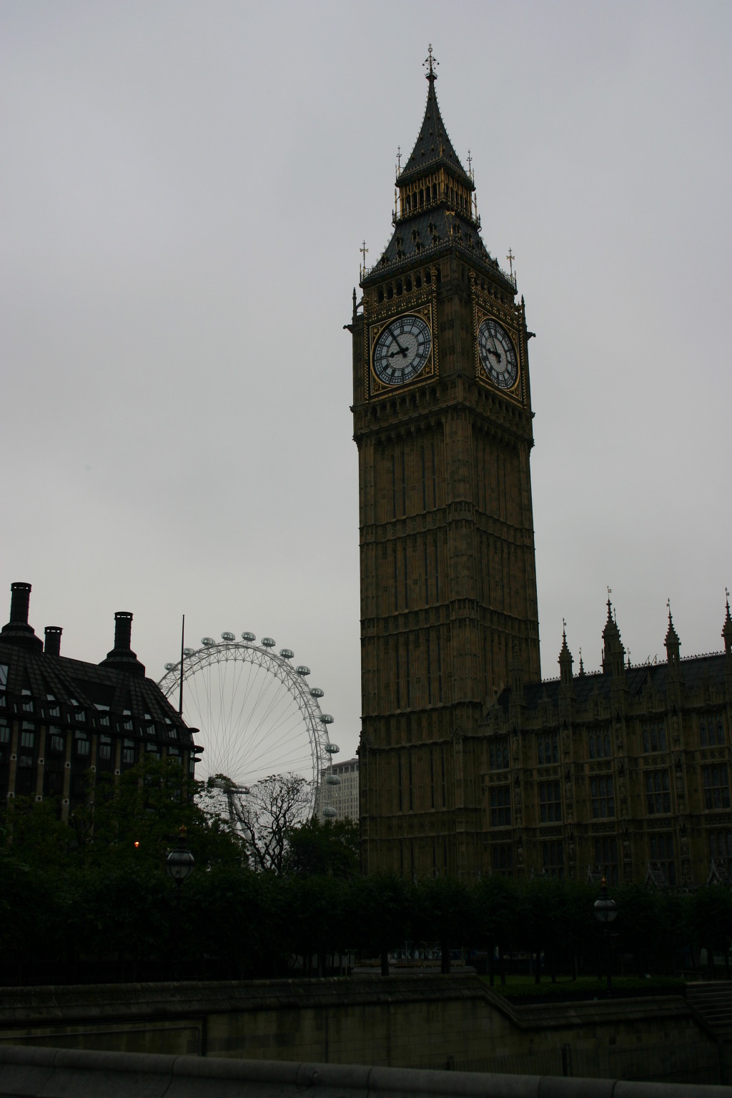 2005/09(September)/London/1024x768_2005-09-11-London-05-Big-Ben.JPG