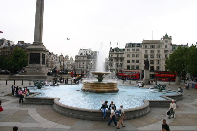2005-09-06-London-17-Trafalgar-square.JPG
