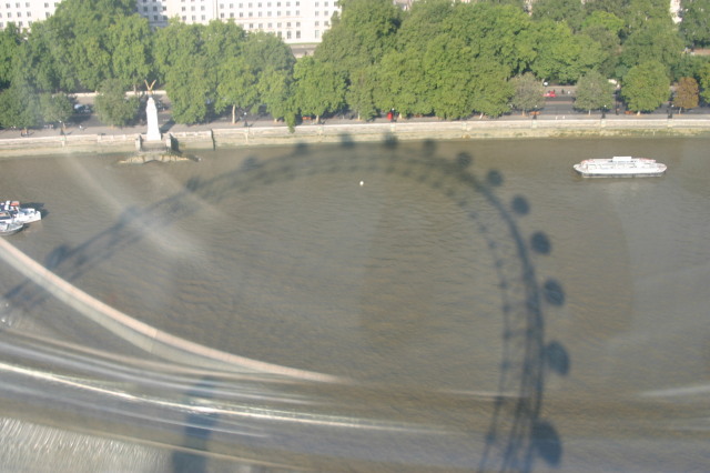 2005-09-09-London-19-from-the-Eye-Thames.JPG