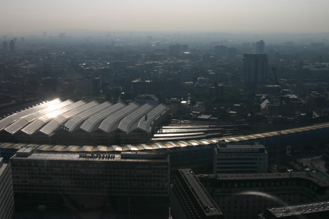 2005/09(September)/London/640x480_2005-09-09-London-22-from-the-Eye-Railyard.JPG