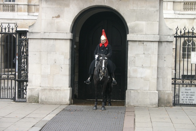 2005-09-10-London-005-Queens-Lifeguard-Horseman.JPG