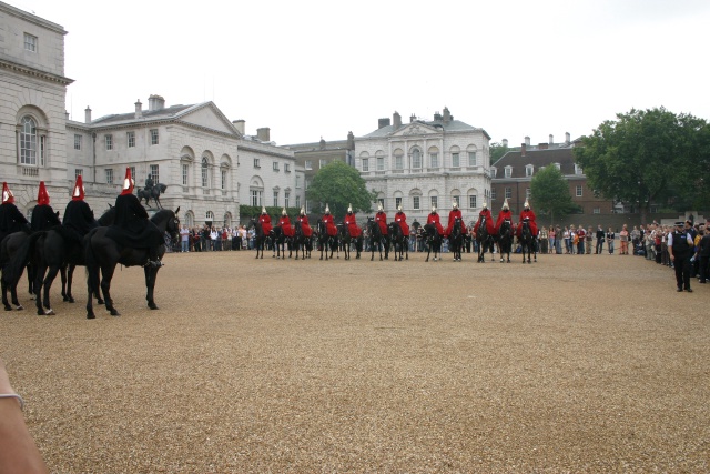 2005-09-10-London-032-changing-of-Queens-Lifeguards-horsemen.JPG