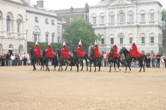 2005-09-10-London-034-changing-of-Queens-Lifeguards-horsemen.JPG