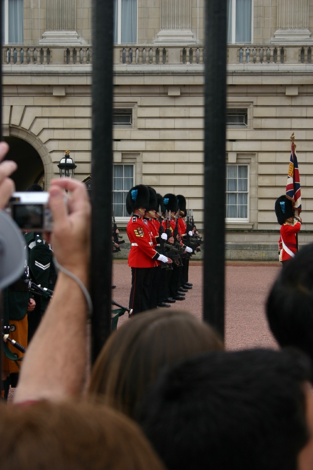 2005-09-10-London-089-changing-of-the-Guards.JPG