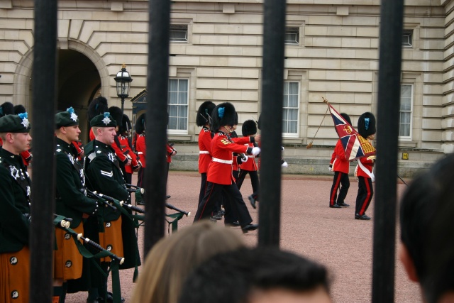 2005-09-10-London-092-changing-of-the-Guards.JPG