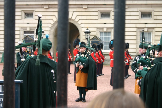 2005-09-10-London-100-changing-of-the-Guards.JPG