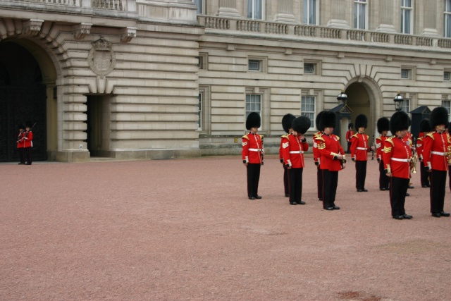 2005-09-10-London-112-changing-of-the-Guards.JPG