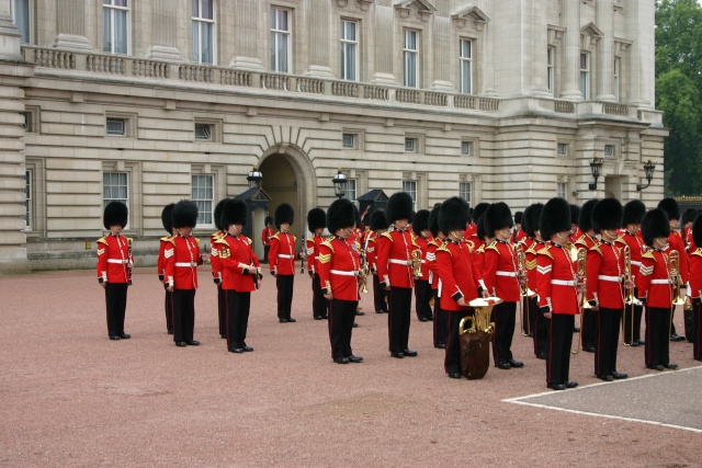 2005-09-10-London-113-changing-of-the-Guards.JPG