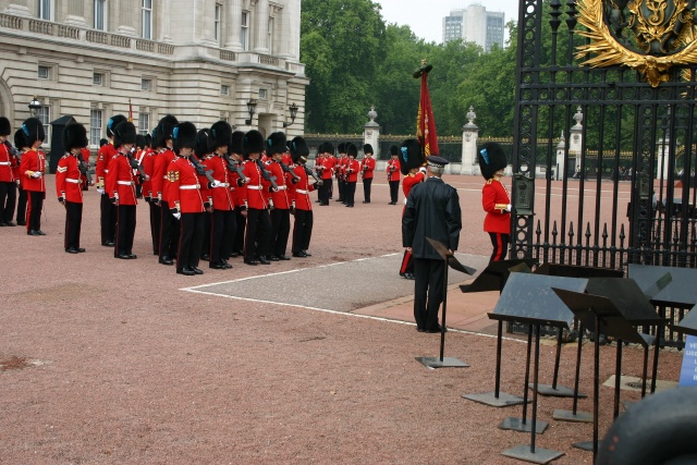 2005-09-10-London-123-changing-of-the-Guards.JPG