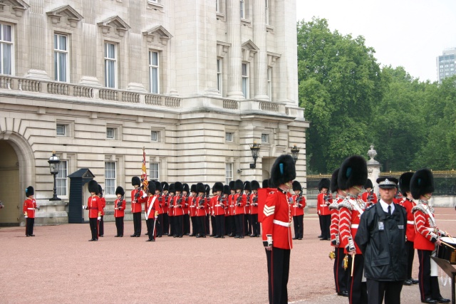 2005-09-10-London-133-changing-of-the-Guards.JPG