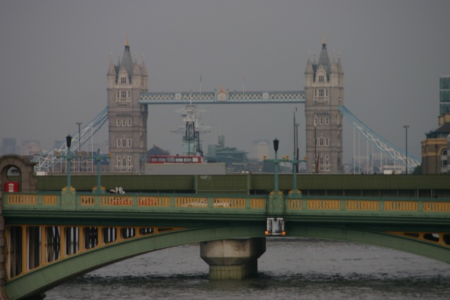 2005/09(September)/London/640x480_2005-09-10-London-231-London-Bridge.JPG