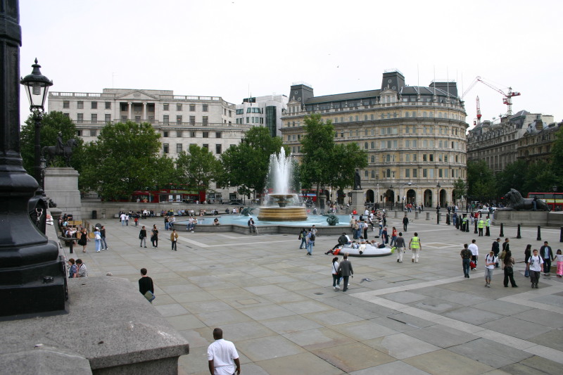 2005/09(September)/London/800x600_2005-09-06-London-18-Trafalgar-square.JPG