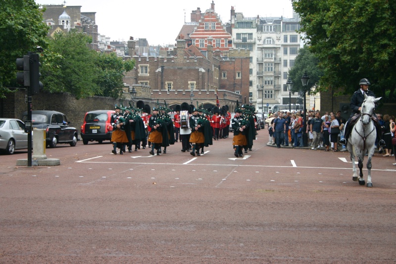 2005-09-10-London-043-changing-of-the-Guards.JPG