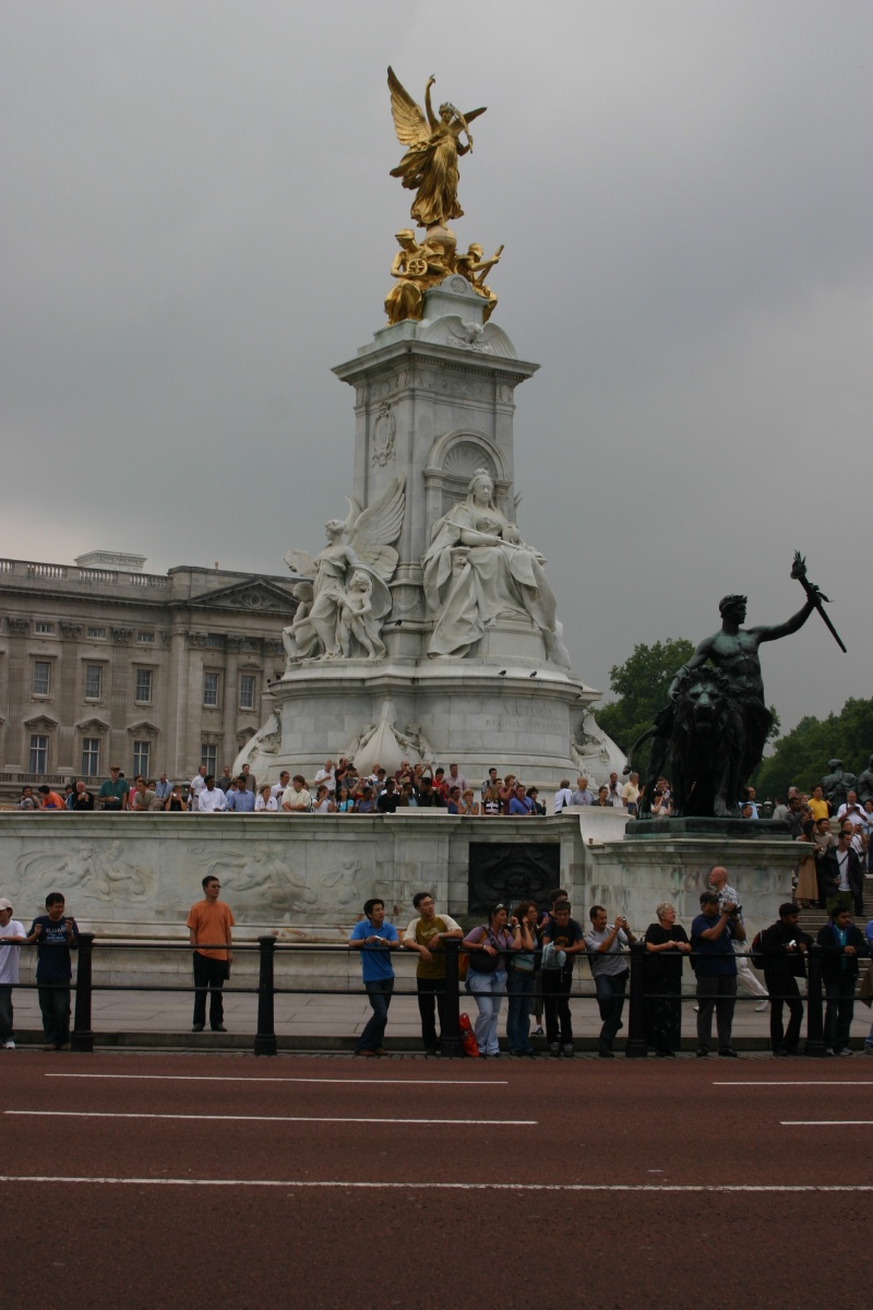 2005-09-10-London-049-changing-of-the-Guards.JPG