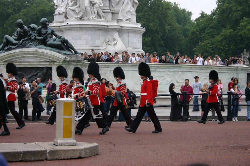 2005-09-10-London-051-changing-of-the-Guards.JPG