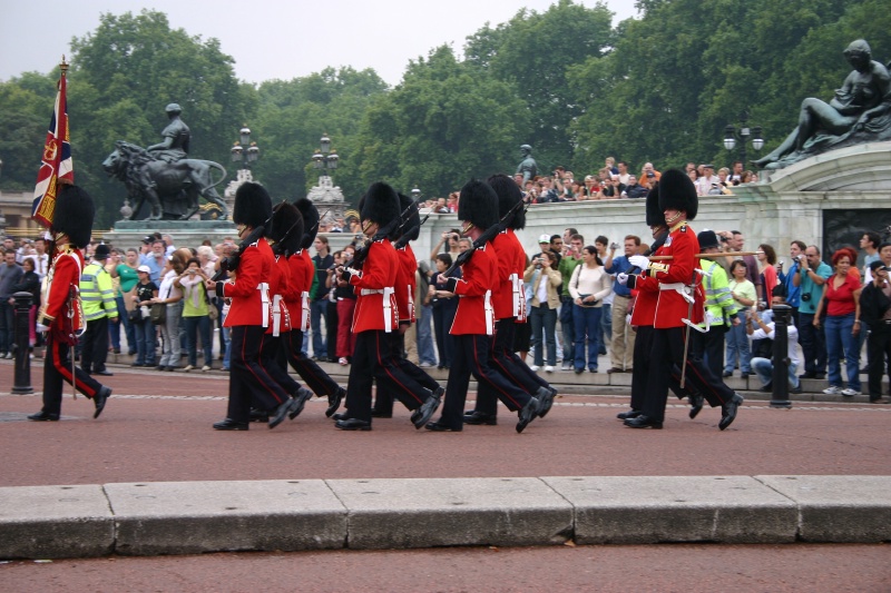 2005-09-10-London-054-changing-of-the-Guards.JPG