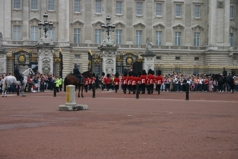 2005-09-10-London-055-changing-of-the-Guards.JPG