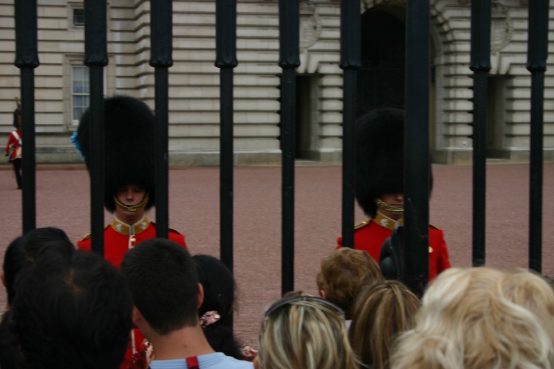 2005-09-10-London-064-changing-of-the-Guards.JPG