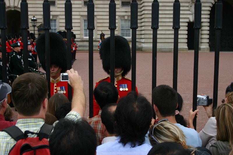 2005-09-10-London-068-changing-of-the-Guards.JPG