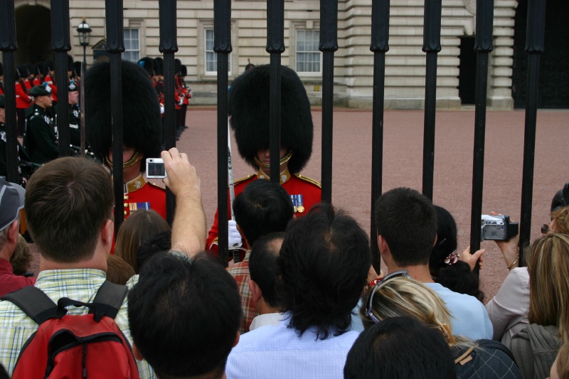 2005-09-10-London-069-changing-of-the-Guards.JPG