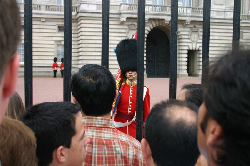 2005-09-10-London-071-changing-of-the-Guards.JPG