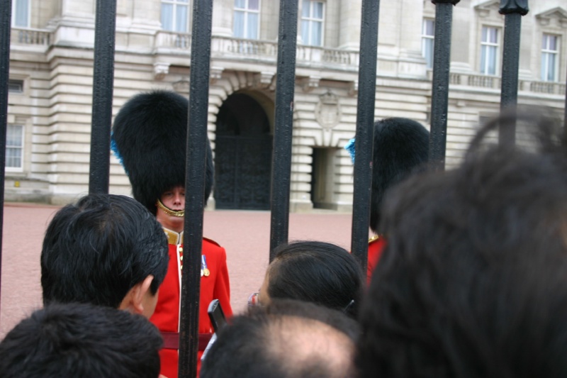 2005-09-10-London-073-changing-of-the-Guards.JPG