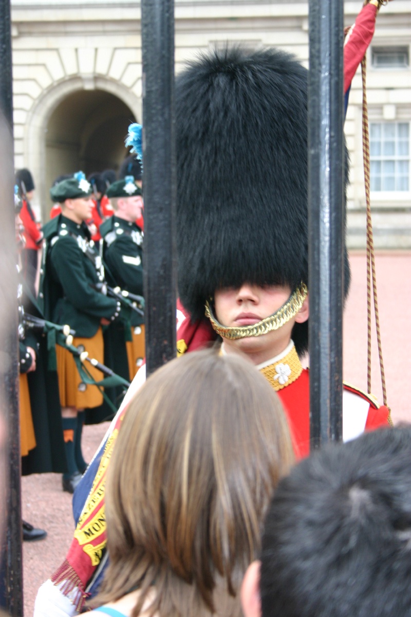 2005-09-10-London-077-changing-of-the-Guards.JPG
