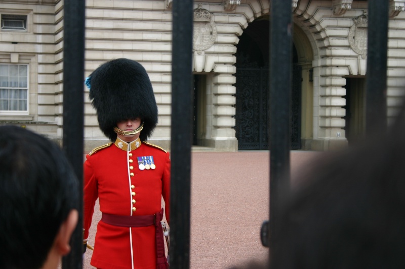 2005-09-10-London-078-changing-of-the-Guards.JPG