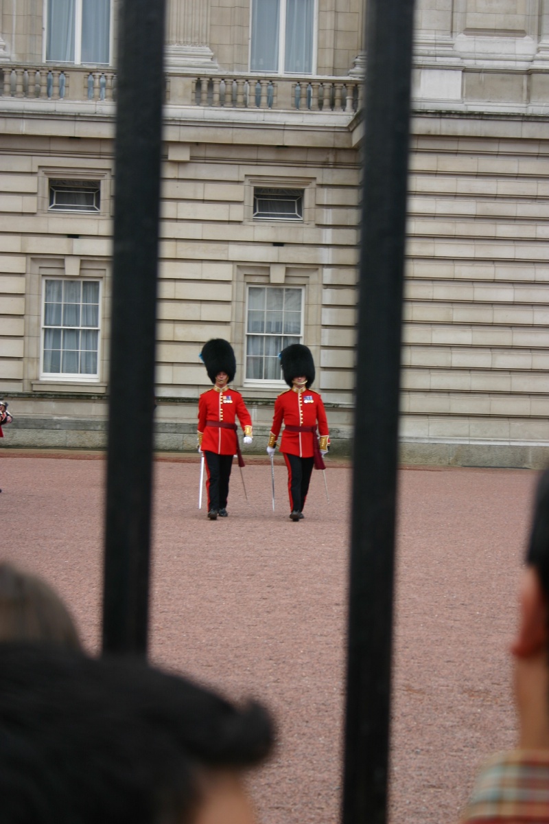 2005-09-10-London-081-changing-of-the-Guards.JPG