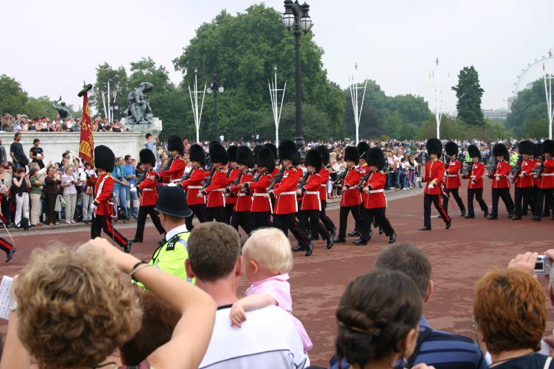 2005-09-10-London-086-changing-of-the-Guards.JPG