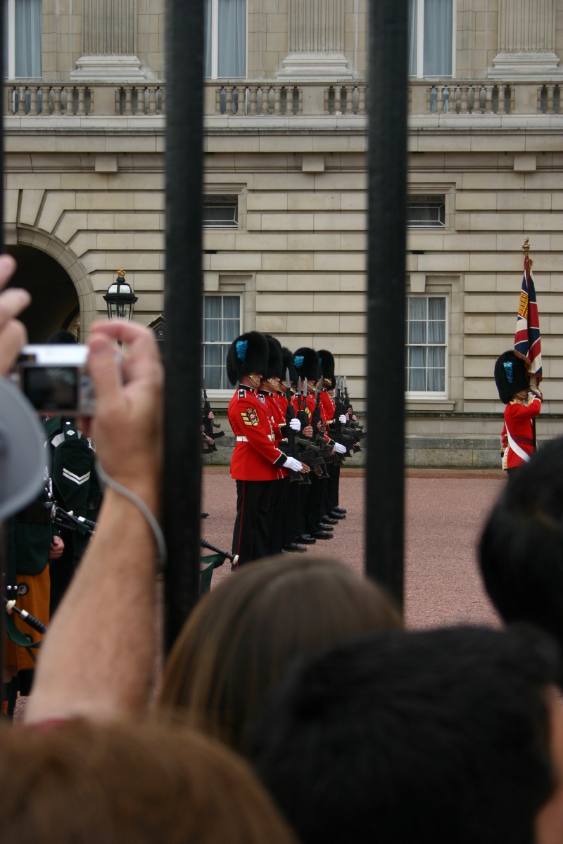 2005-09-10-London-089-changing-of-the-Guards.JPG