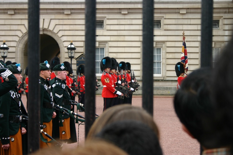 2005-09-10-London-090-changing-of-the-Guards.JPG