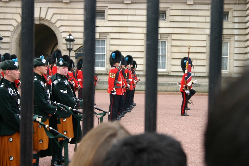 2005-09-10-London-091-changing-of-the-Guards.JPG