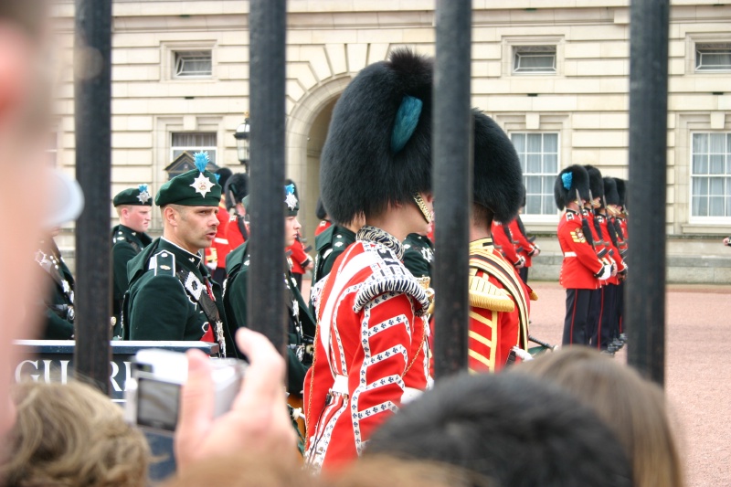 2005-09-10-London-094-changing-of-the-Guards.JPG