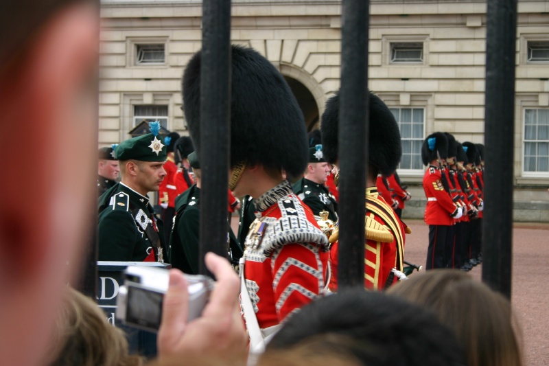 2005-09-10-London-095-changing-of-the-Guards.JPG