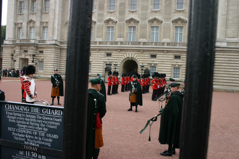 2005-09-10-London-101-changing-of-the-Guards.JPG