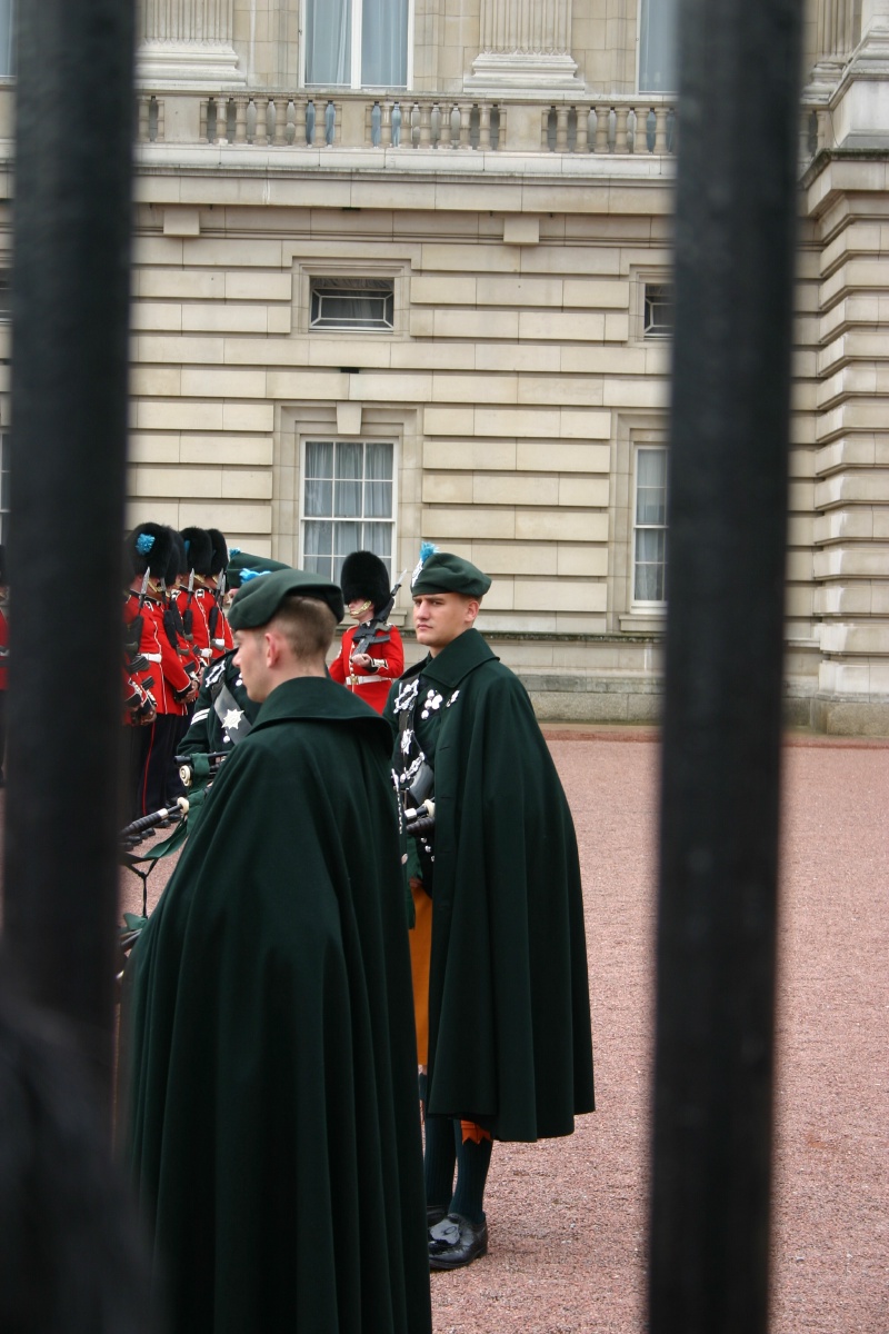 2005-09-10-London-104-changing-of-the-Guards.JPG