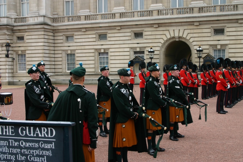 2005-09-10-London-107-changing-of-the-Guards.JPG